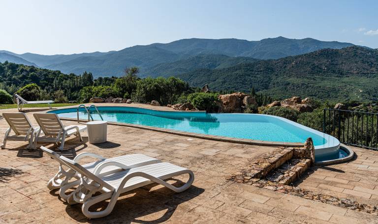 Villa with BBQ, pool & yard | Garden view | Suitable for remote work — photo 2