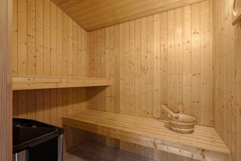 Fully equipped spacious vacation home with hot tub, BBQ & sauna | Pets are welcome — photo 5