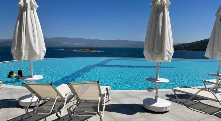 Holiday apartment with patio & pool — photo 4