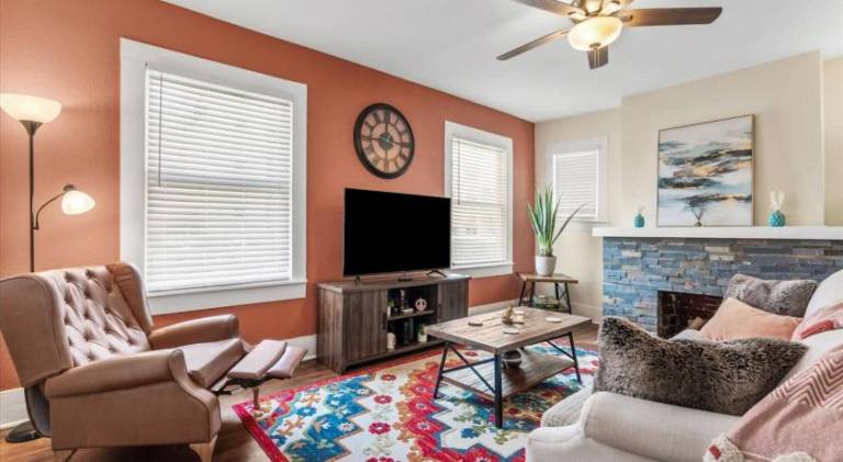 House | Perfect for remote work | Pets are welcome in Fort Worth, TX