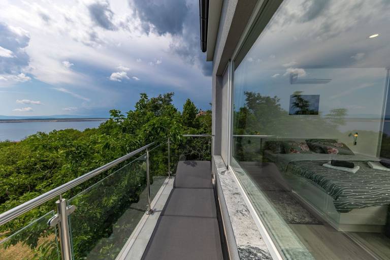 Luxury apartment with stunning sea views and private wine cellar — photo 5