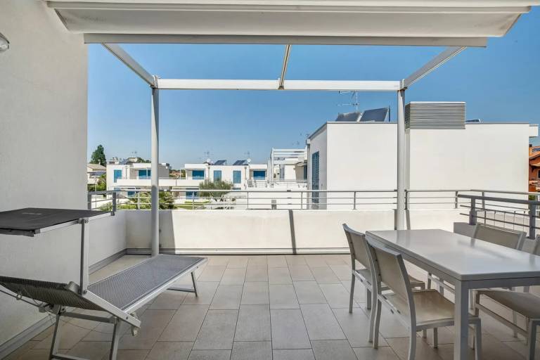 Apartment with pool & patio | Garden view | Next to the beach | Pets allowed — photo 5