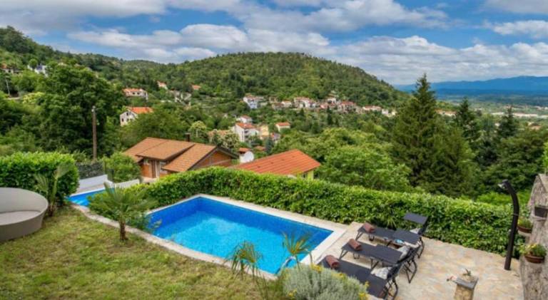 Holiday apartment with pool in Opatija