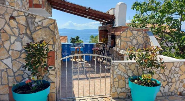 Apartment with terrace & barbecue in Omisalj