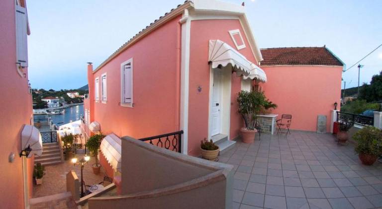 Holiday apartment with patio — photo 4