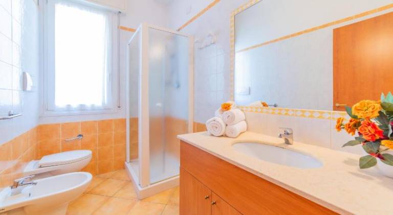 Serviced apartment with garden, pool & jacuzzi | Perfect for remote work — photo 2