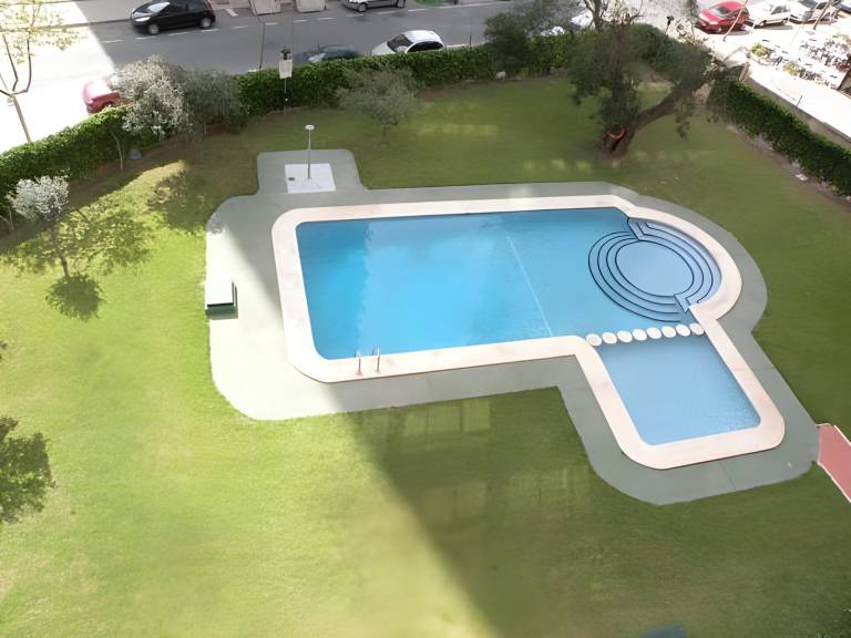 Rental apartment with pool, patio & garden — photo 4