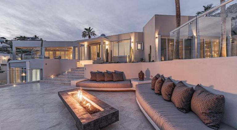 Vacation home with pool — photo 3
