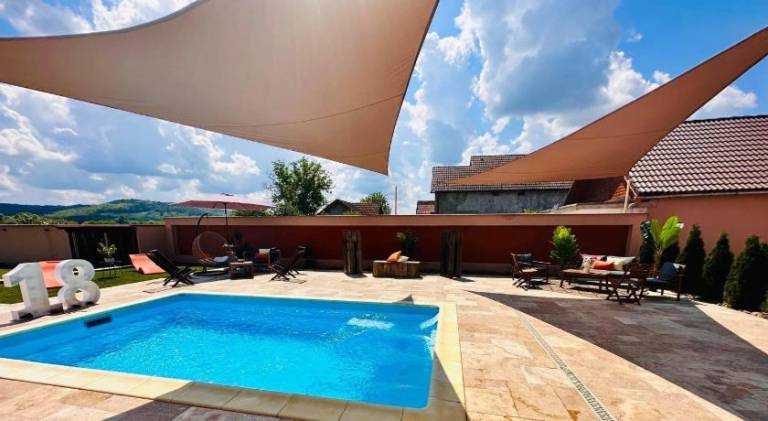 Rental apartment with hot tub, terrace & yard | Dogs allowed in Sibiu