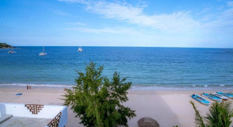 Angels are always welcome by DSK - Beach Hotel — photo 5