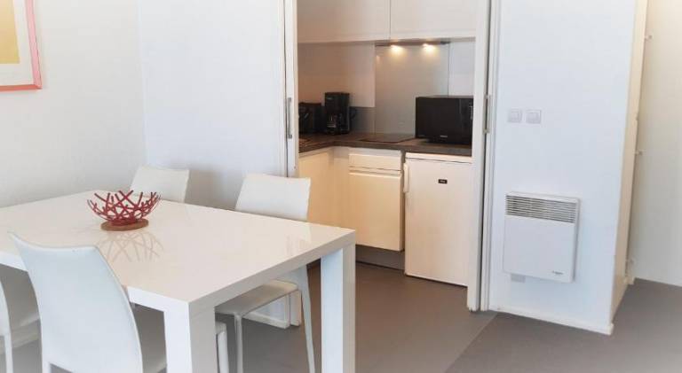 Serviced apartment with pool & terrace — photo 5
