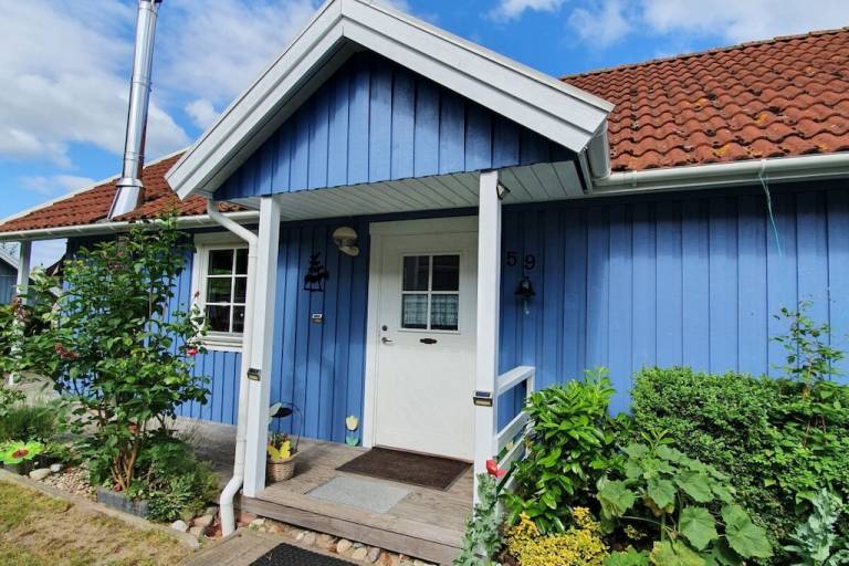 Vacation home with patio, yard & barbeque | Next to the beach | Pets are welcome — photo 5