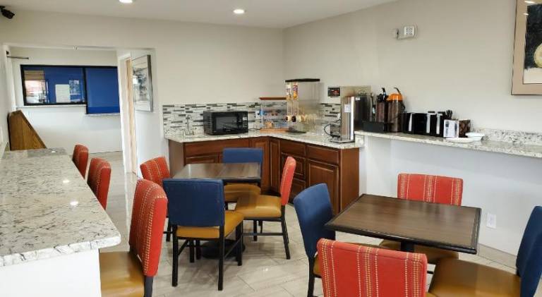 Travelodge by Wyndham Albuquerque West — photo 4