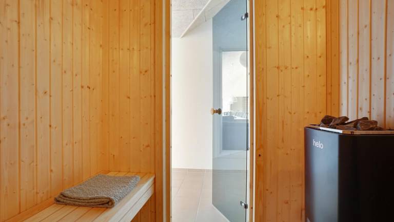 Vacation home with sauna, hot tub & grill — photo 4
