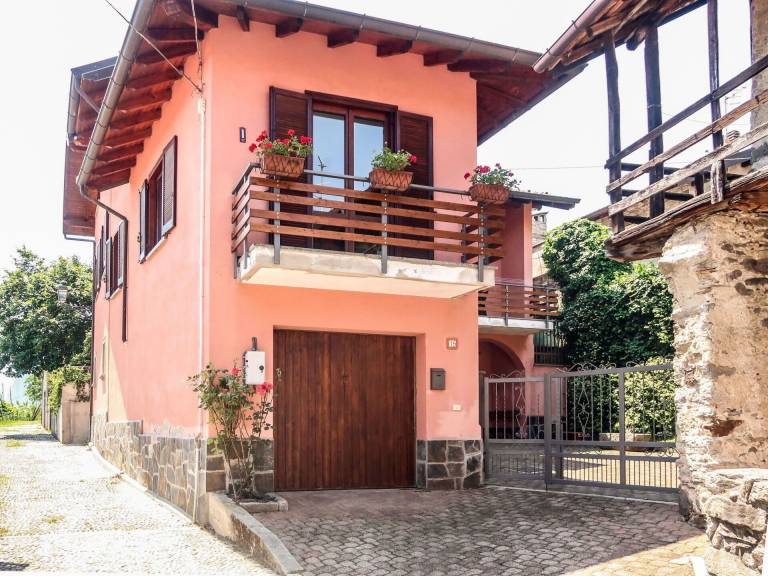 Casa  Pettenasco