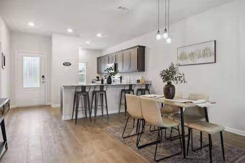 Luxurious Private Room, Parking, Garden, Close to Downtown Dallas — photo 4