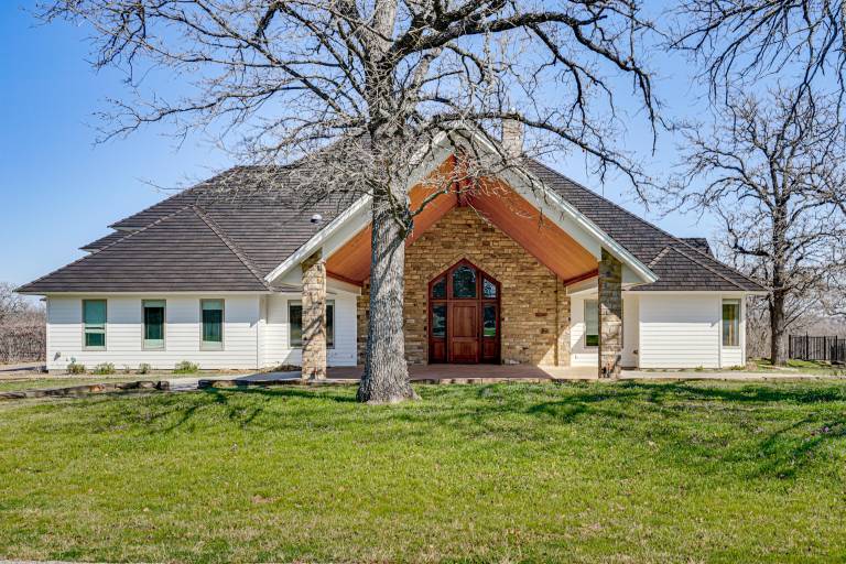 'Post Oak Estate' w/ Pool & Spa on 16 Acres — photo 2