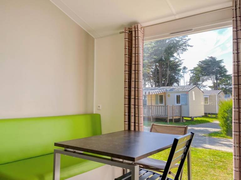 Family-friendly mobile home with patio & heated pool | Pets allowed — photo 4