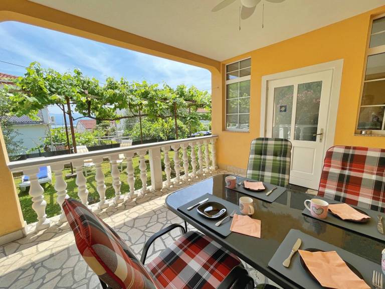 Rental apartment with garden, barbecue & terrace — photo 3