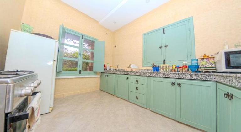 Villa with pool — photo 4
