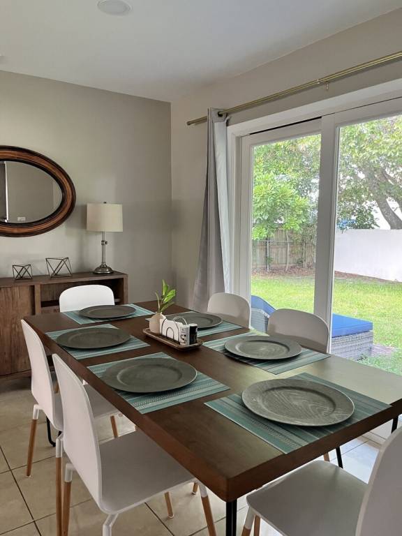 Vacation home with yard — photo 3