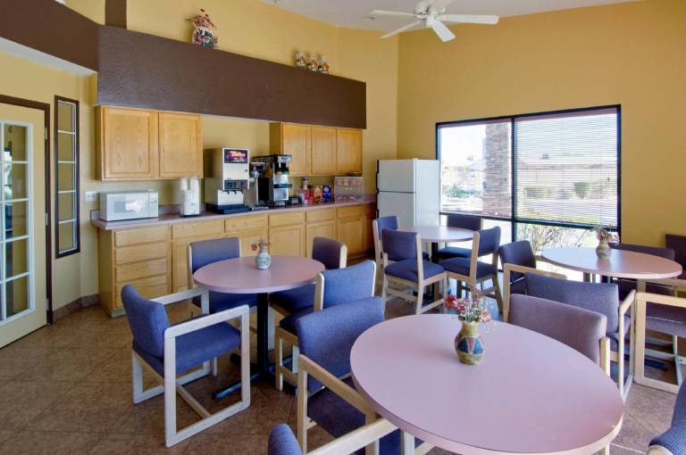 Americas Best Value Inn - Phoenix, AZ — photo 4