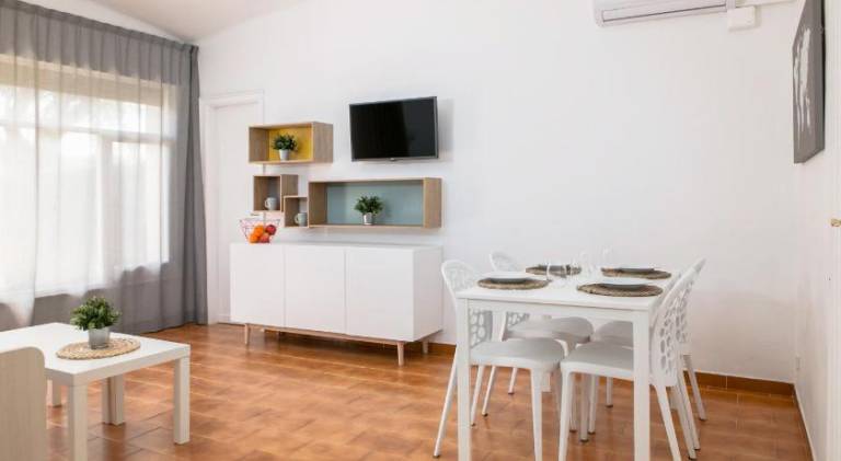 Holiday apartment with garden, pool & terrace — photo 4