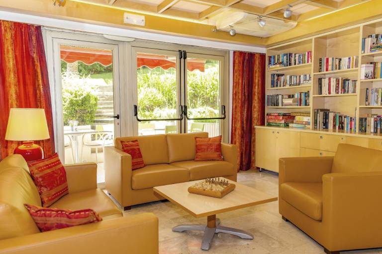Holiday apartment with garden, terrace & pool — photo 5