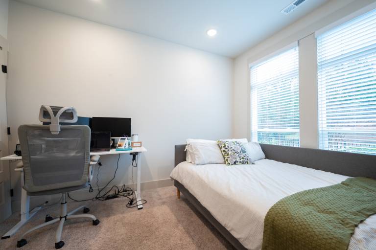Rental apartment with patio — photo 4