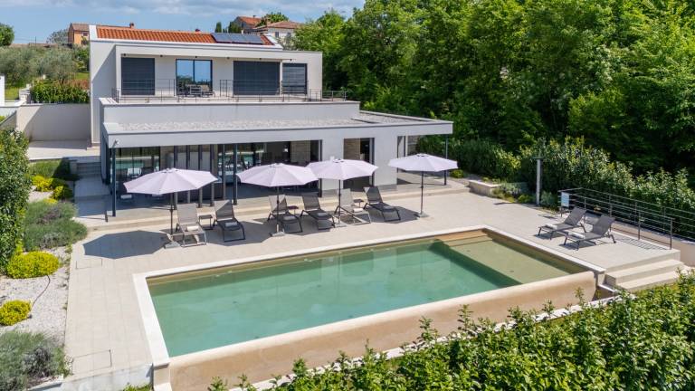Fully equipped beautiful villa with terrace, hot tub & private pool | Pet-friendly — photo 3