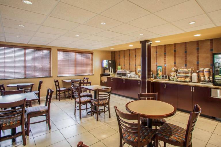 Quality Inn & Suites St Charles -West Chicago — photo 3
