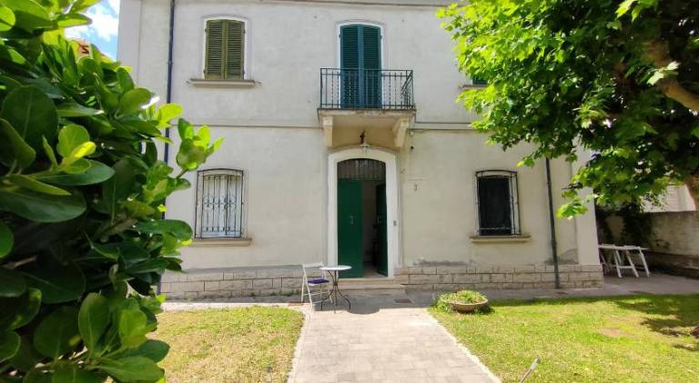 Holiday apartment with yard & grill in Rimini