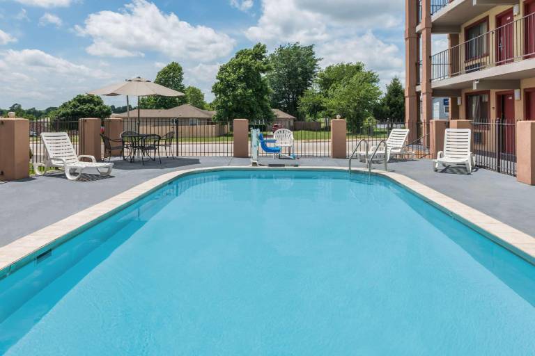 Days Inn & Suites by Wyndham Springfield on I-44 — photo 2