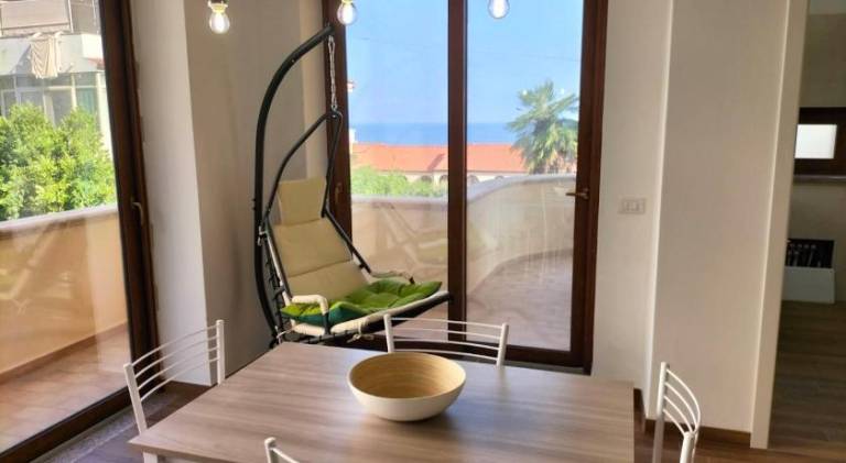 Lovely holiday apartment with terrace & yard | Pet-friendly in Parghelia