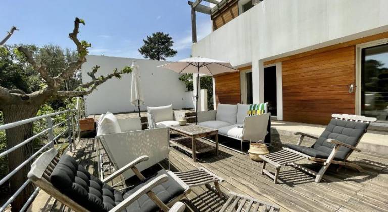 Villa with pool — photo 3