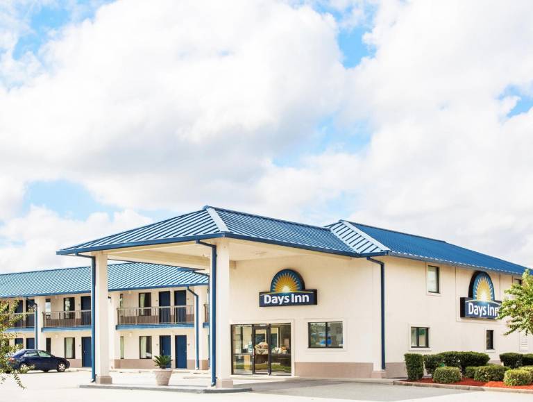 Days Inn by Wyndham Valdosta I-75 in Valdosta, GA