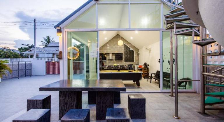 Villa with pool, barbecue & garden — photo 5