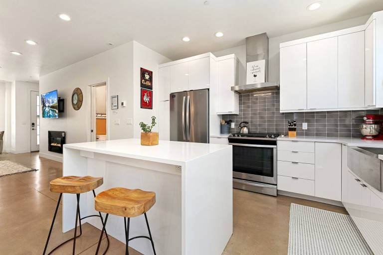 844 Jerome St. (Unit 3) — photo 2