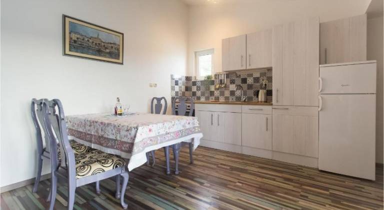 Rental apartment with 2 rooms for 5 persons — photo 4