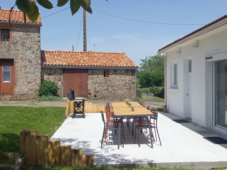 Cottage with garden & barbecue — photo 3