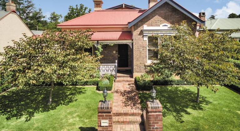 Bed and breakfast  Armidale