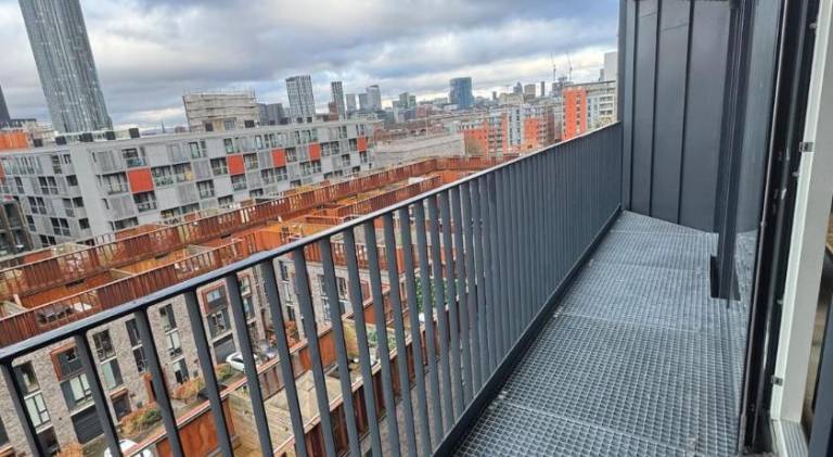 2Bed Apartment with Balcony & City Views Manchester City Centre — photo 4