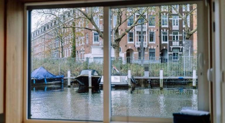 Boat with hot tub, patio & garden | Near Anne Frank House | Good for workation | Dogs allowed — photo 2