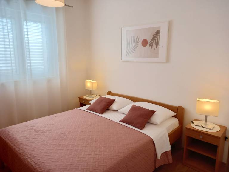 Holiday apartment with patio | Garden view — photo 4