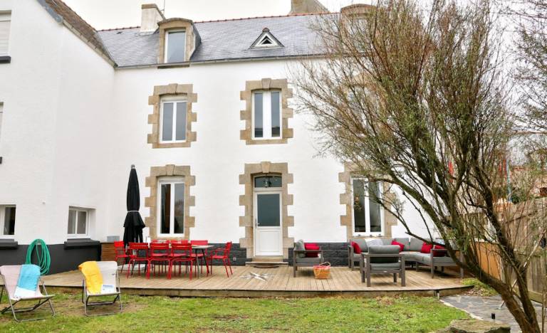 Ample vacation home with terrace, yard & grill | Dogs allowed in Quimper