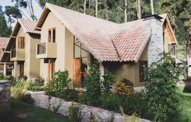 Vacation home with yard, BBQ & fast internet in Calca