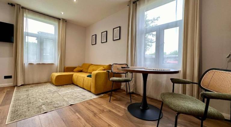 Modern Near Beach & Centre 1BR with AC and Free Parking — photo 2
