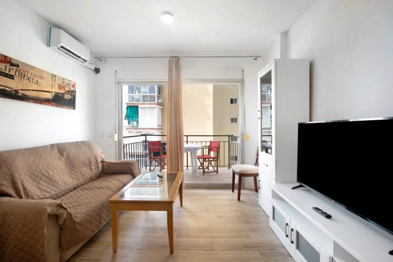 Holiday apartment with patio & fast internet | Sea view | Suitable for remote work | Pet-friendly in Torremolinos