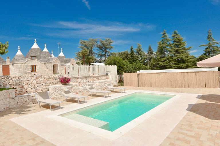 Villa with patio, private pool & garden | Garden view — photo 4