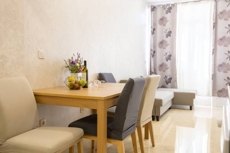 Fully equipped rental apartment with patio | Sea view | Next to the beach | Pet-friendly — photo 2